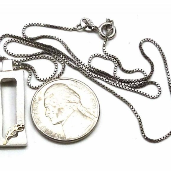 Gold Floral Accent Necklace - Picture 5 of 5